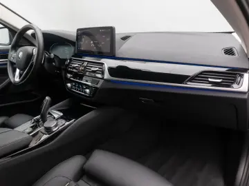 BMW 530i HUD DAB Leder Alarm Komfort 4xKlima M Sport