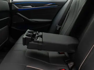 BMW 530i HUD DAB Leder Alarm Komfort 4xKlima M Sport
