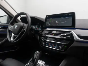 BMW 530i HUD DAB Leder Alarm Komfort 4xKlima M Sport