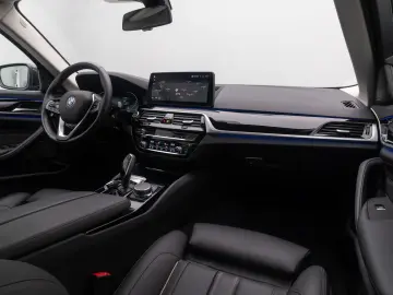BMW 530i HUD DAB Leder Alarm Komfort 4xKlima M Sport