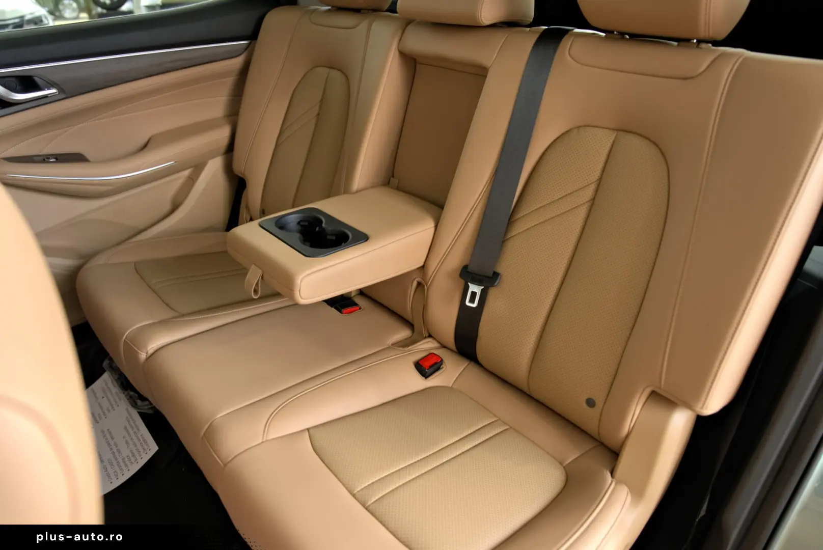 DFSK E5 1.5 2WD 174CP PHEV 7 locuri