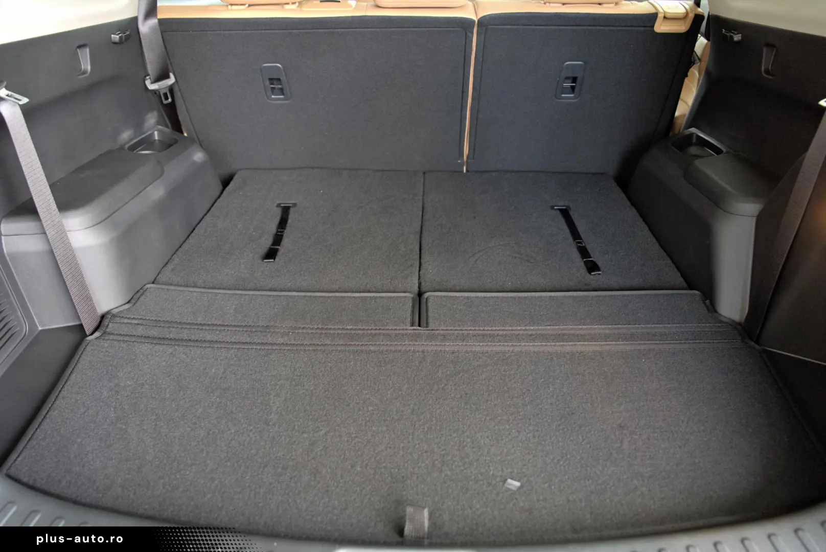DFSK E5 1.5 2WD 174CP PHEV 7 locuri