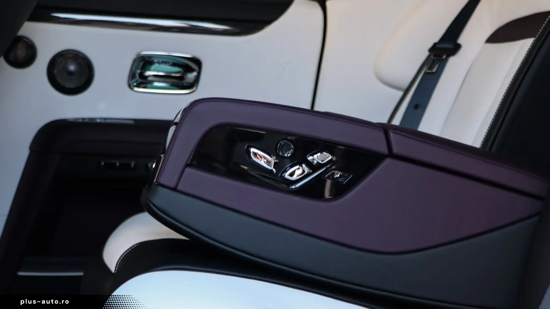 Rolls-Royce Black Badge Ghost
