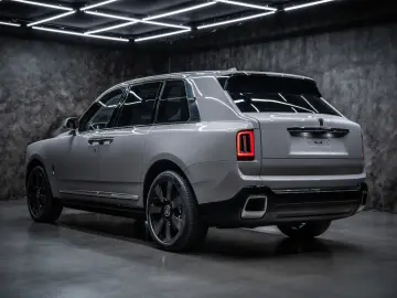 Rolls-Royce Cullinan SERIES II BESPOKE SHOOTING REAR MY2026