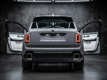 Rolls-Royce Cullinan SERIES II BESPOKE SHOOTING REAR MY2026