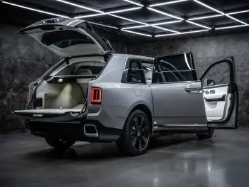 Rolls-Royce Cullinan SERIES II BESPOKE SHOOTING REAR MY2026