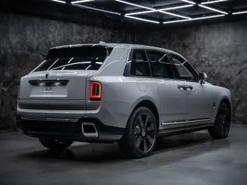 Rolls-Royce Cullinan SERIES II BESPOKE SHOOTING REAR MY2026