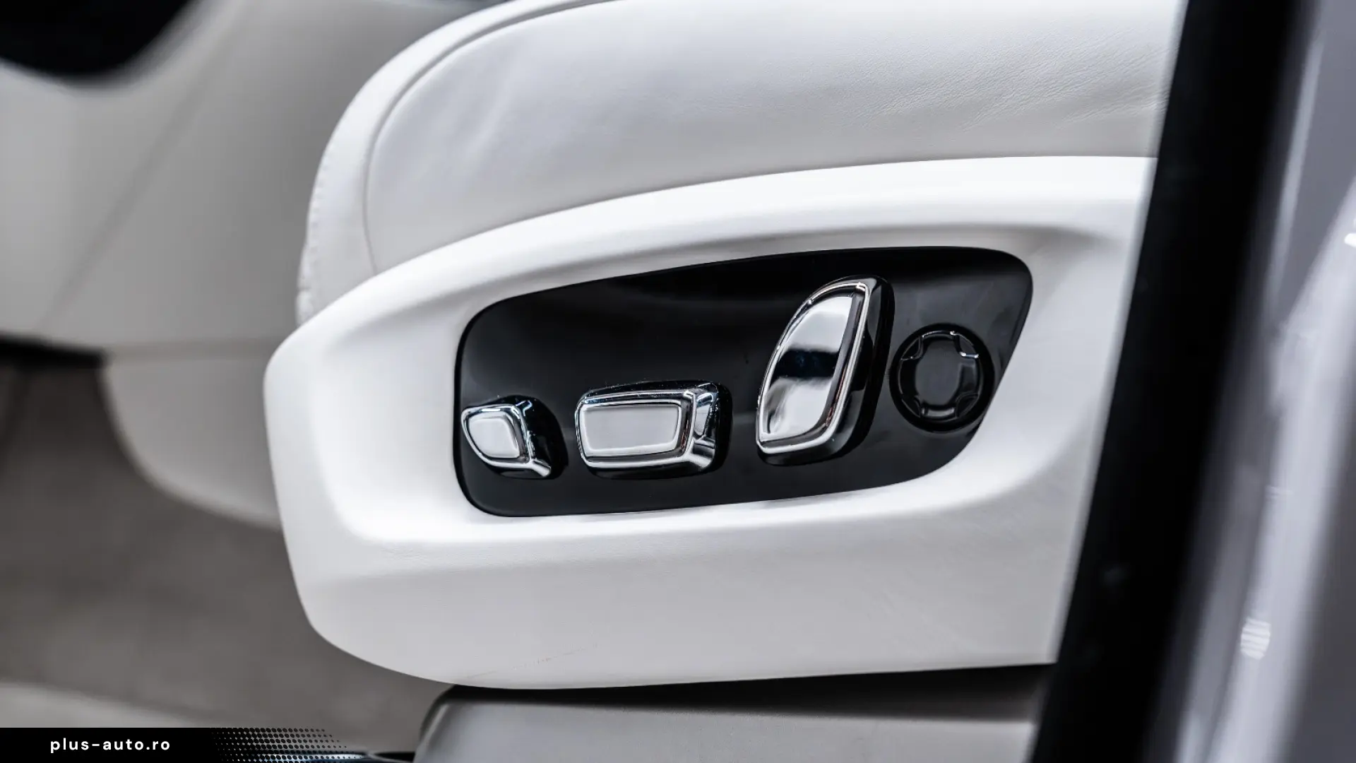 Rolls-Royce Cullinan SERIES II BESPOKE SHOOTING REAR MY2026