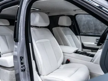 Rolls-Royce Cullinan SERIES II BESPOKE SHOOTING REAR MY2026