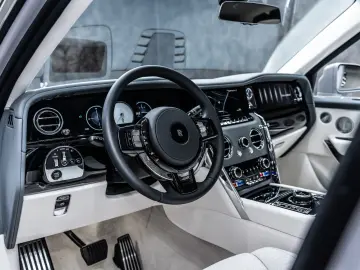 Rolls-Royce Cullinan SERIES II BESPOKE SHOOTING REAR MY2026