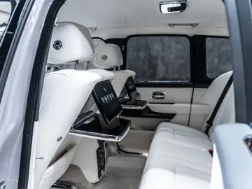 Rolls-Royce Cullinan SERIES II BESPOKE SHOOTING REAR MY2026