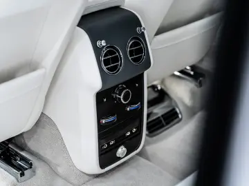 Rolls-Royce Cullinan SERIES II BESPOKE SHOOTING REAR MY2026