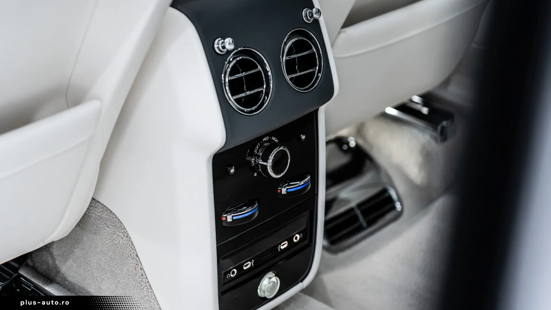Rolls-Royce Cullinan SERIES II BESPOKE SHOOTING REAR MY2026