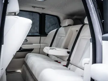 Rolls-Royce Cullinan SERIES II BESPOKE SHOOTING REAR MY2026
