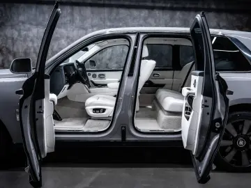 Rolls-Royce Cullinan SERIES II BESPOKE SHOOTING REAR MY2026
