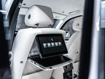 Rolls-Royce Cullinan SERIES II BESPOKE SHOOTING REAR MY2026