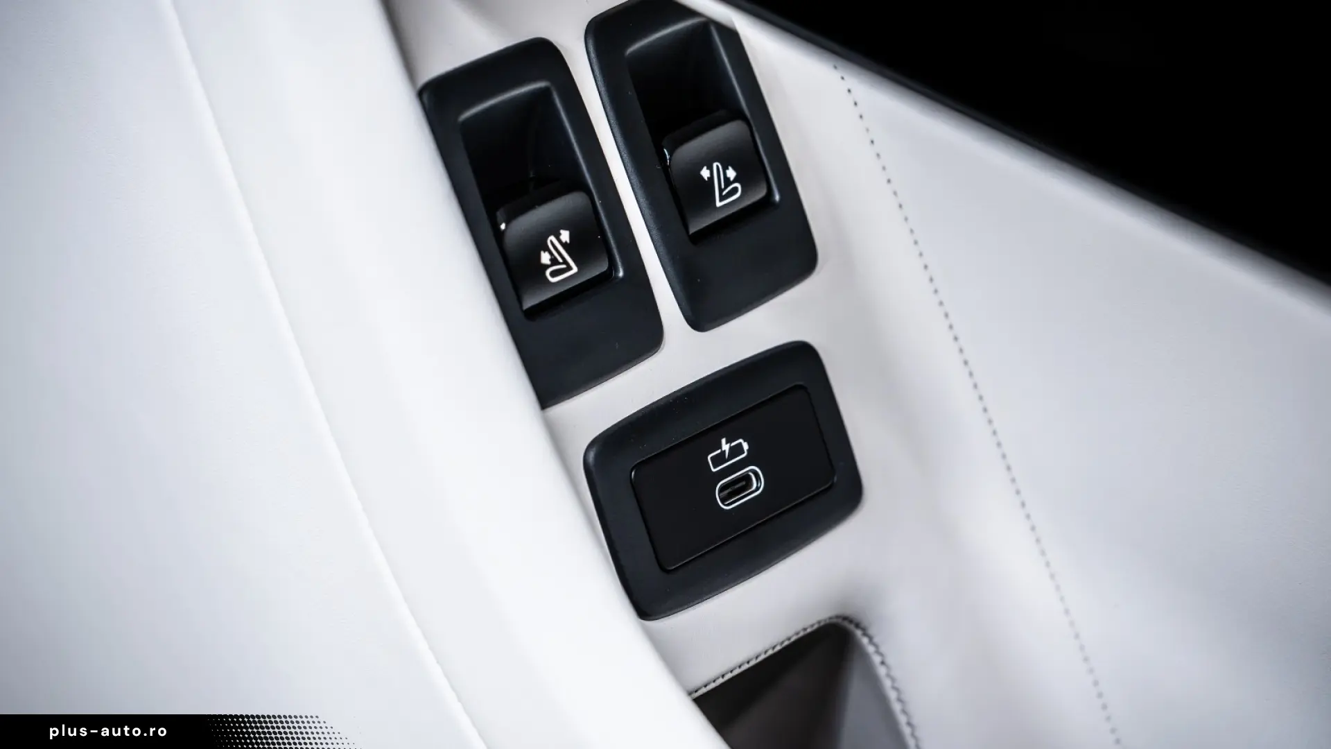Rolls-Royce Cullinan SERIES II BESPOKE SHOOTING REAR MY2026