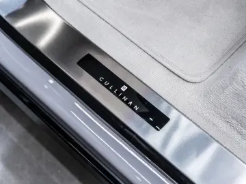 Rolls-Royce Cullinan SERIES II BESPOKE SHOOTING REAR MY2026