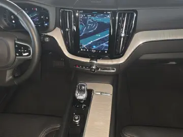 VOLVO XC60 B5 B AWD Plus Dark