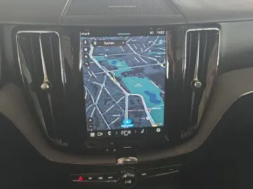 VOLVO XC60 B5 B AWD Plus Dark