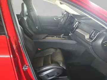 VOLVO XC60 B5 B AWD Plus Dark