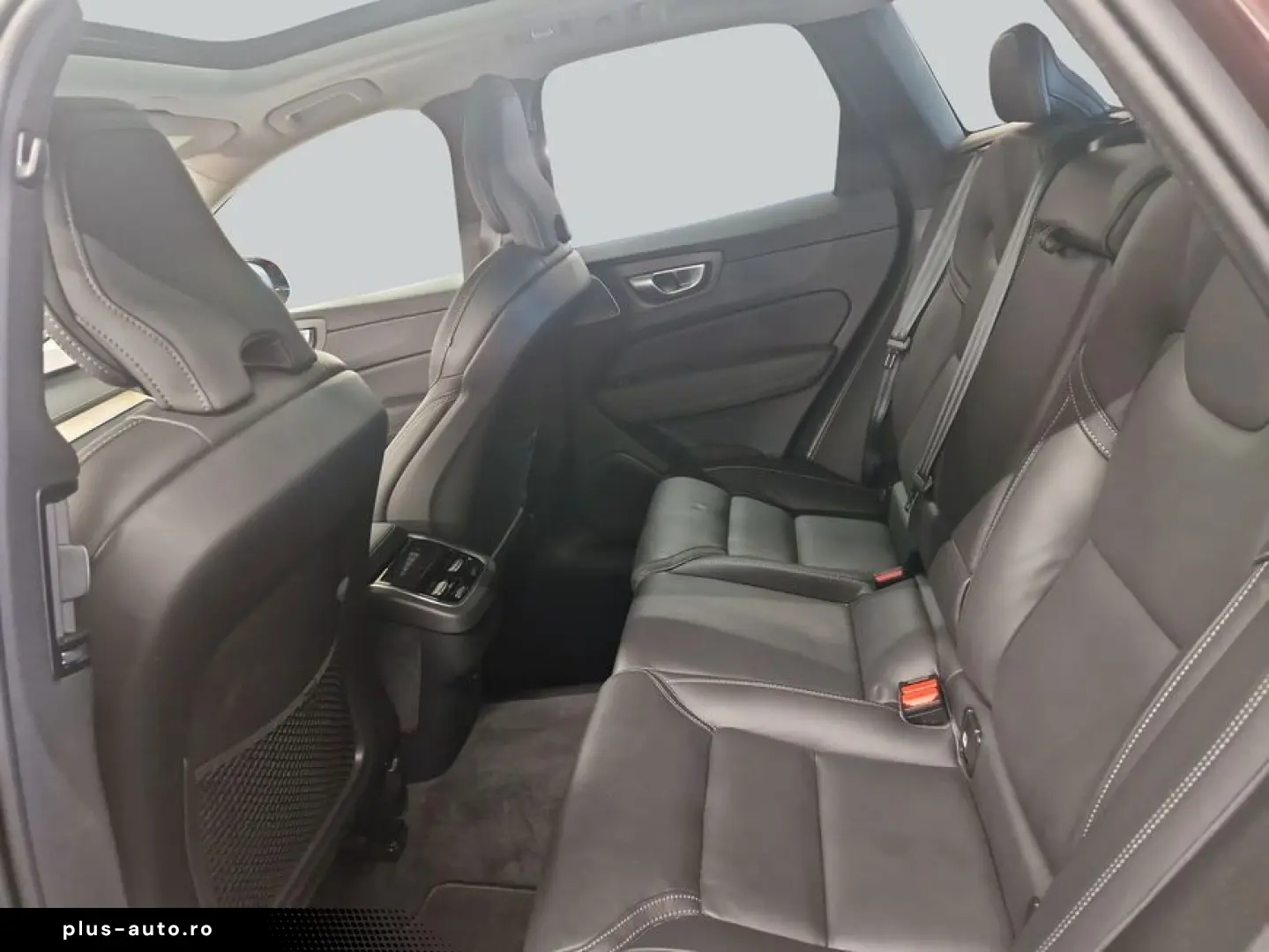 VOLVO XC60 B5 B AWD Ultra Dark