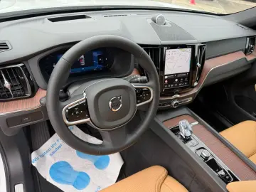 VOLVO XC60 B5 Ultra Dark AWD B&W Pano 360 Massage 22