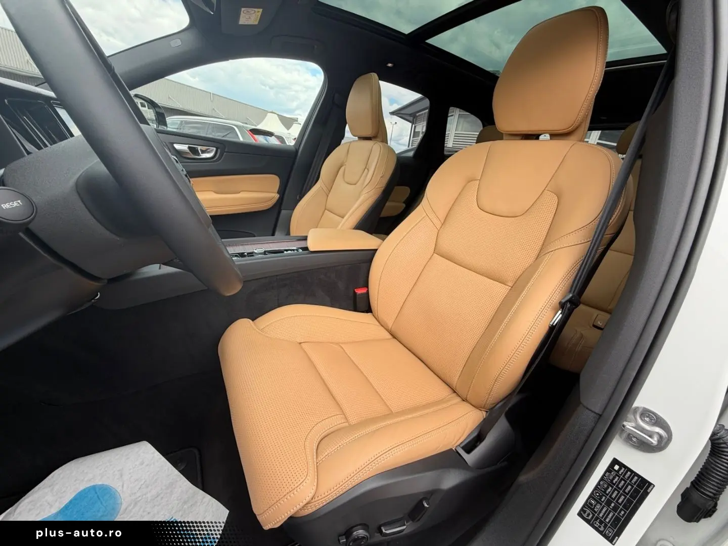 VOLVO XC60 B5 Ultra Dark AWD B&W Pano 360 Massage 22
