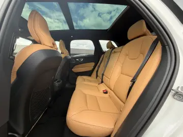 VOLVO XC60 B5 Ultra Dark AWD B&W Pano 360 Massage 22