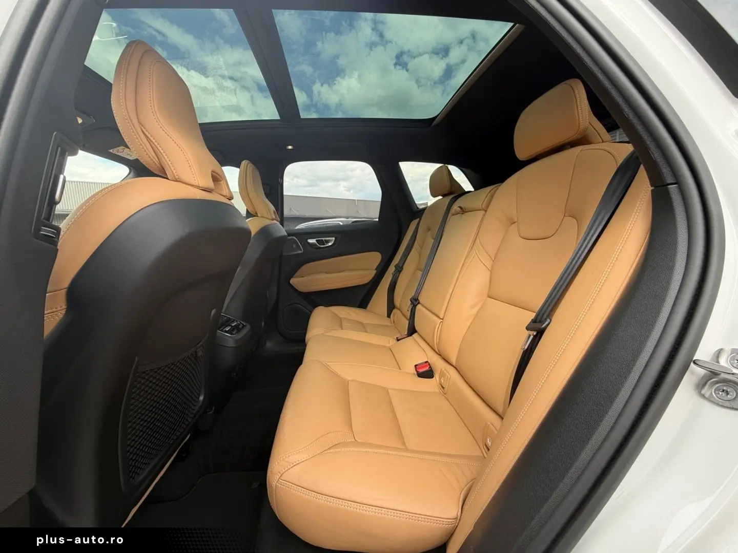 VOLVO XC60 B5 Ultra Dark AWD B&W Pano 360 Massage 22