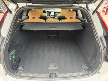 VOLVO XC60 B5 Ultra Dark AWD B&W Pano 360 Massage 22