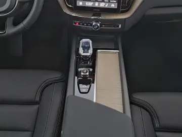 VOLVO XC60 B5 Ultra Dark AWD