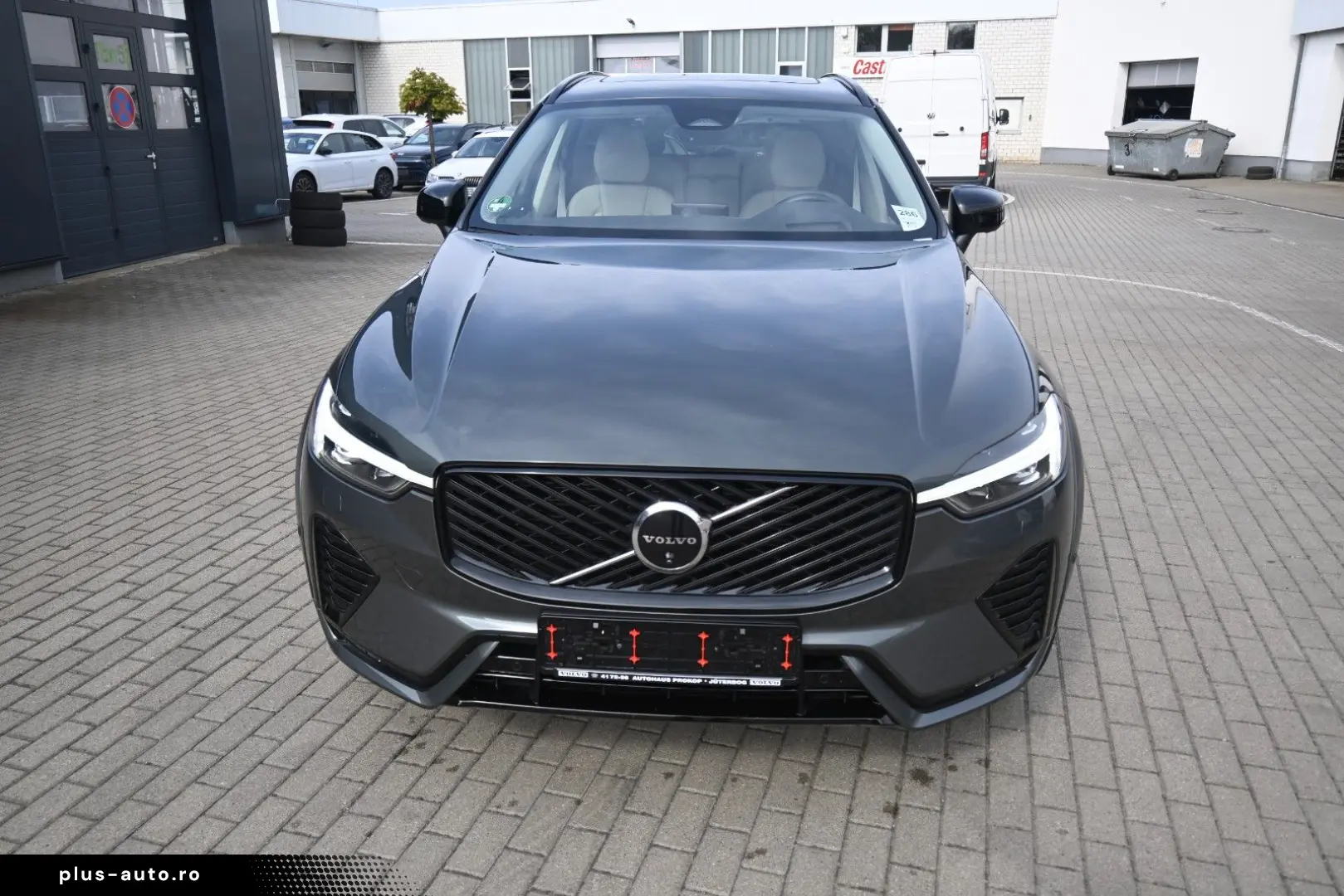 VOLVO XC60 B5 B  Ultra Dark AWD B&W PANO LUFT AHK