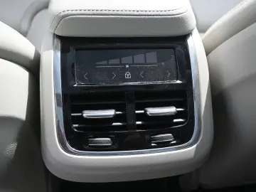 VOLVO XC60 B5 B  Ultra Dark AWD