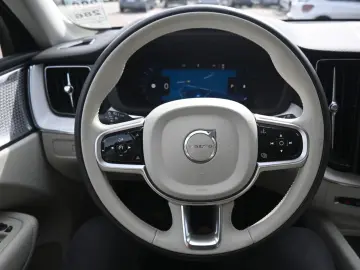 VOLVO XC60 B5 B  Ultra Dark AWD