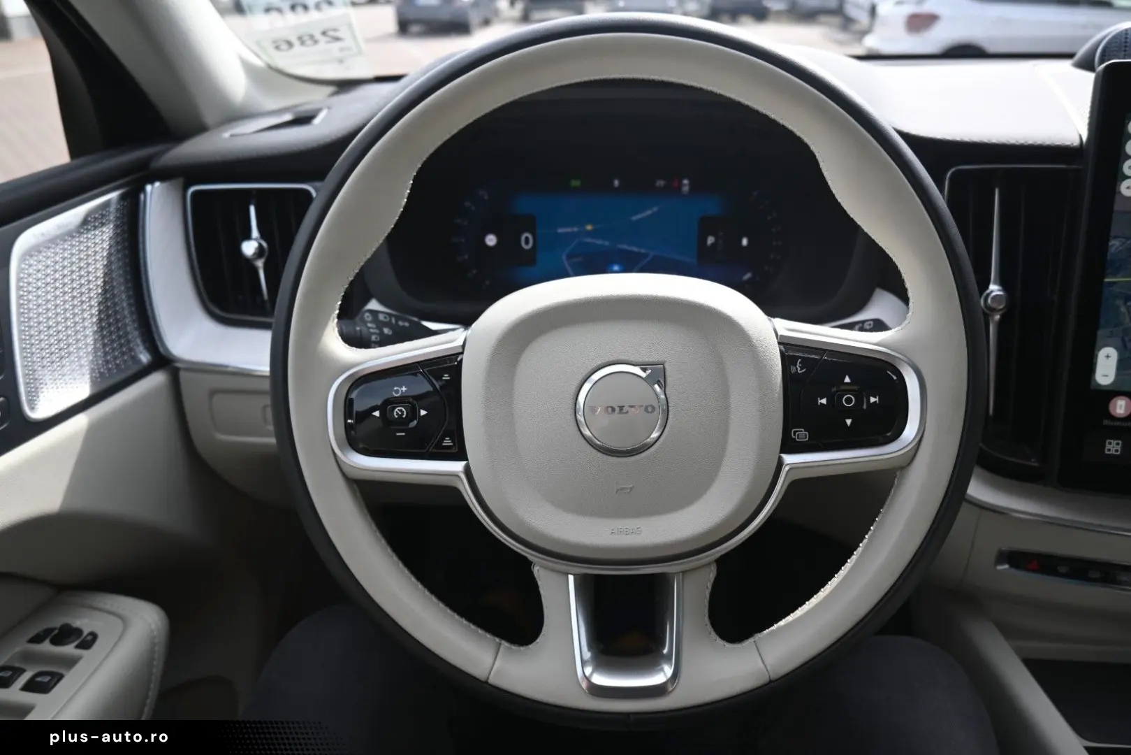 VOLVO XC60 B5 B  Ultra Dark AWD B&W PANO LUFT AHK