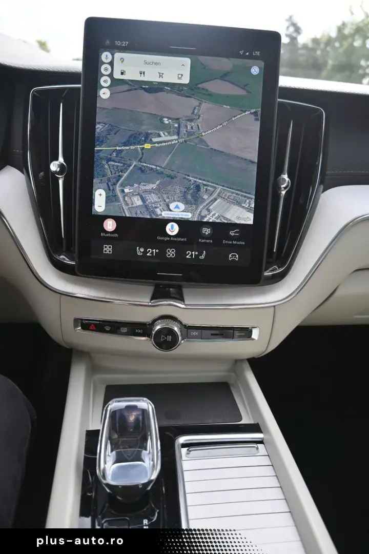 VOLVO XC60 B5 B  Ultra Dark AWD B&W PANO LUFT AHK