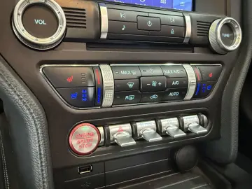 FORD Mustang GT V8 Autom.   UNFALLFREI   1.Hand   Top