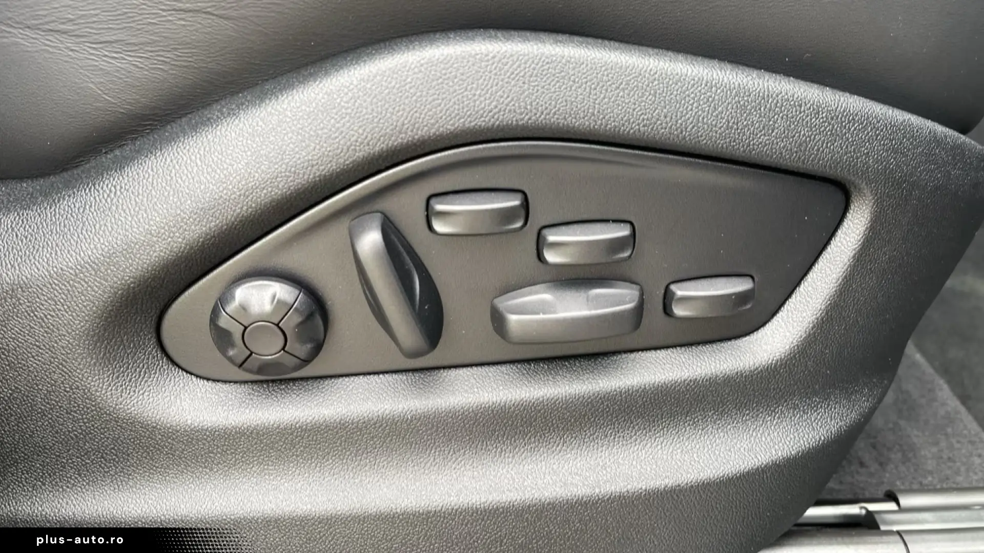 Porsche Cayenne E-Hybrid Coupe Panorama Surround-View
