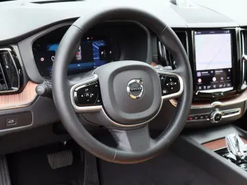 VOLVO XC60 B5 Ultra Dark AWD