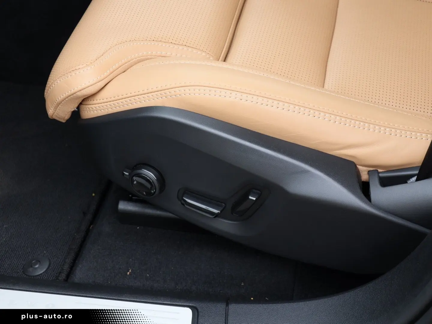 VOLVO XC60 B5 Ultra Dark AWD