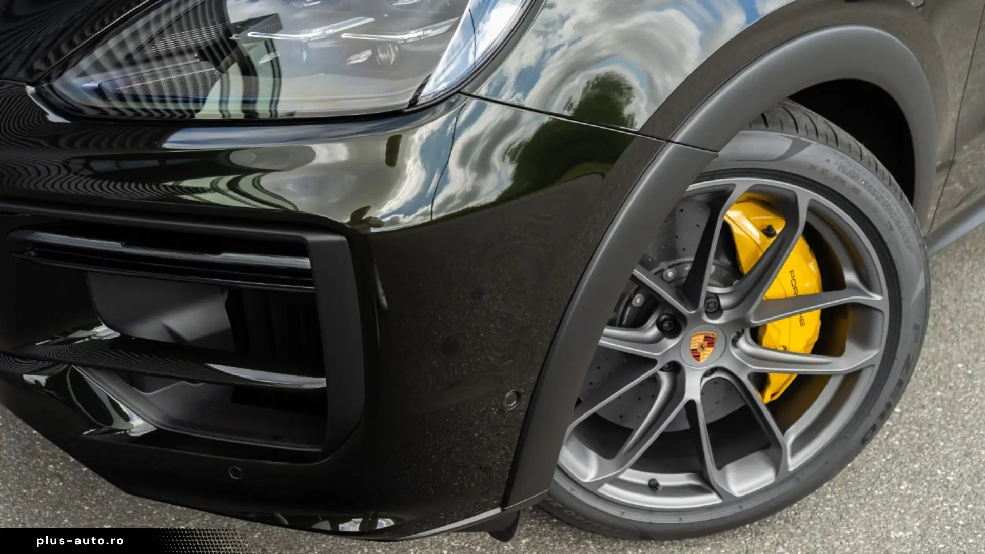 Porsche Cayenne Turbo E-Hybrid Coupe with GT-Paket