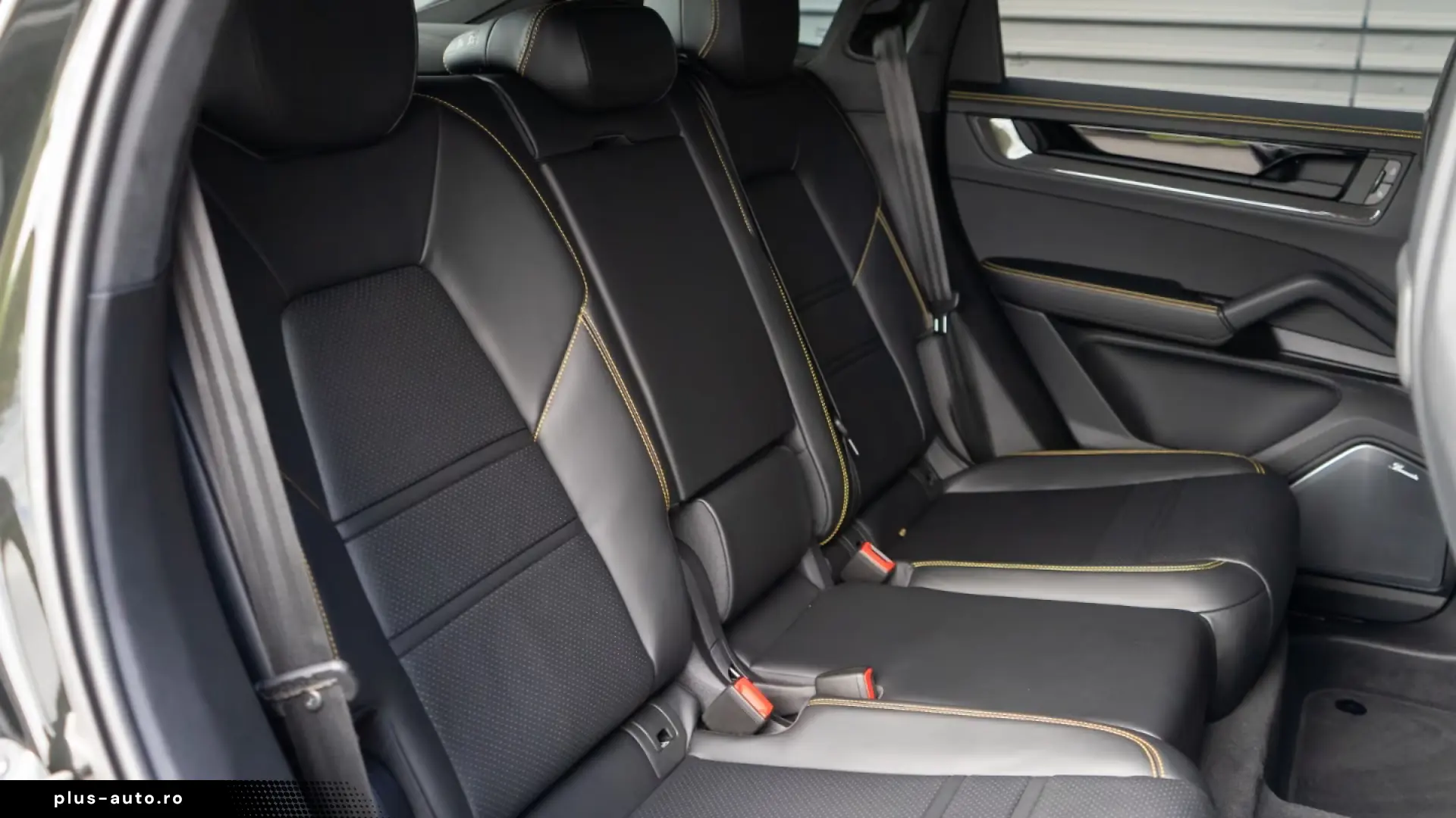 Porsche Cayenne Turbo E-Hybrid Coupe with GT-Paket
