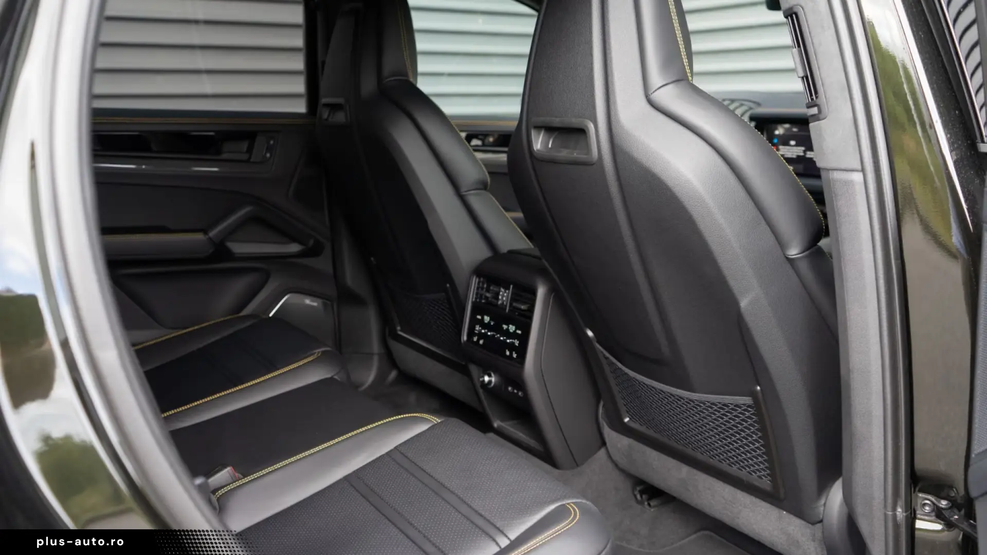 Porsche Cayenne Turbo E-Hybrid Coupe with GT-Paket