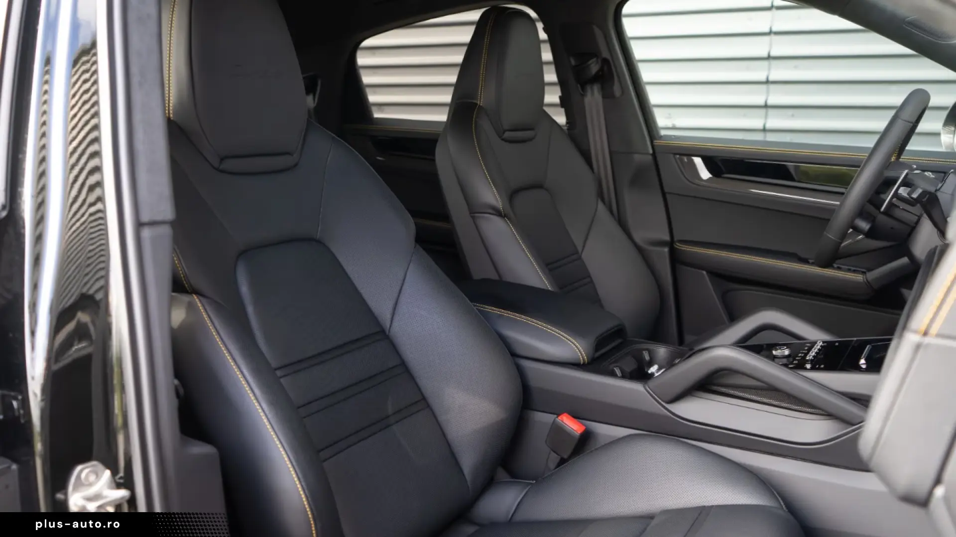 Porsche Cayenne Turbo E-Hybrid Coupe with GT-Paket