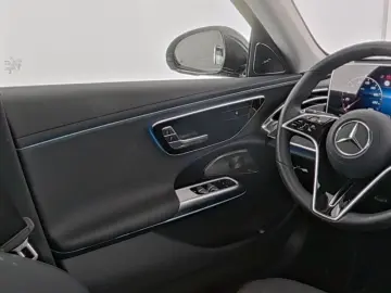 MERCEDES-BENZ E 220 d 4M Avantgarde AHK STH Pano Bur…