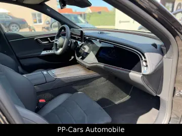 MERCEDES-BENZ E 220 d AMG PREMIUM Superscr. Technik …