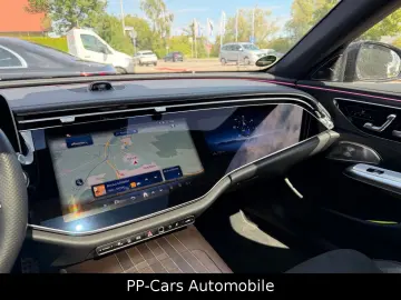 MERCEDES-BENZ E 220 d AMG PREMIUM Superscr. Technik …