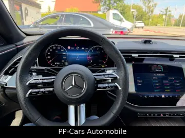 MERCEDES-BENZ E 220 d AMG PREMIUM Superscr. Technik …