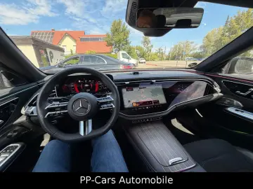MERCEDES-BENZ E 220 d AMG PREMIUM Superscr. Technik …